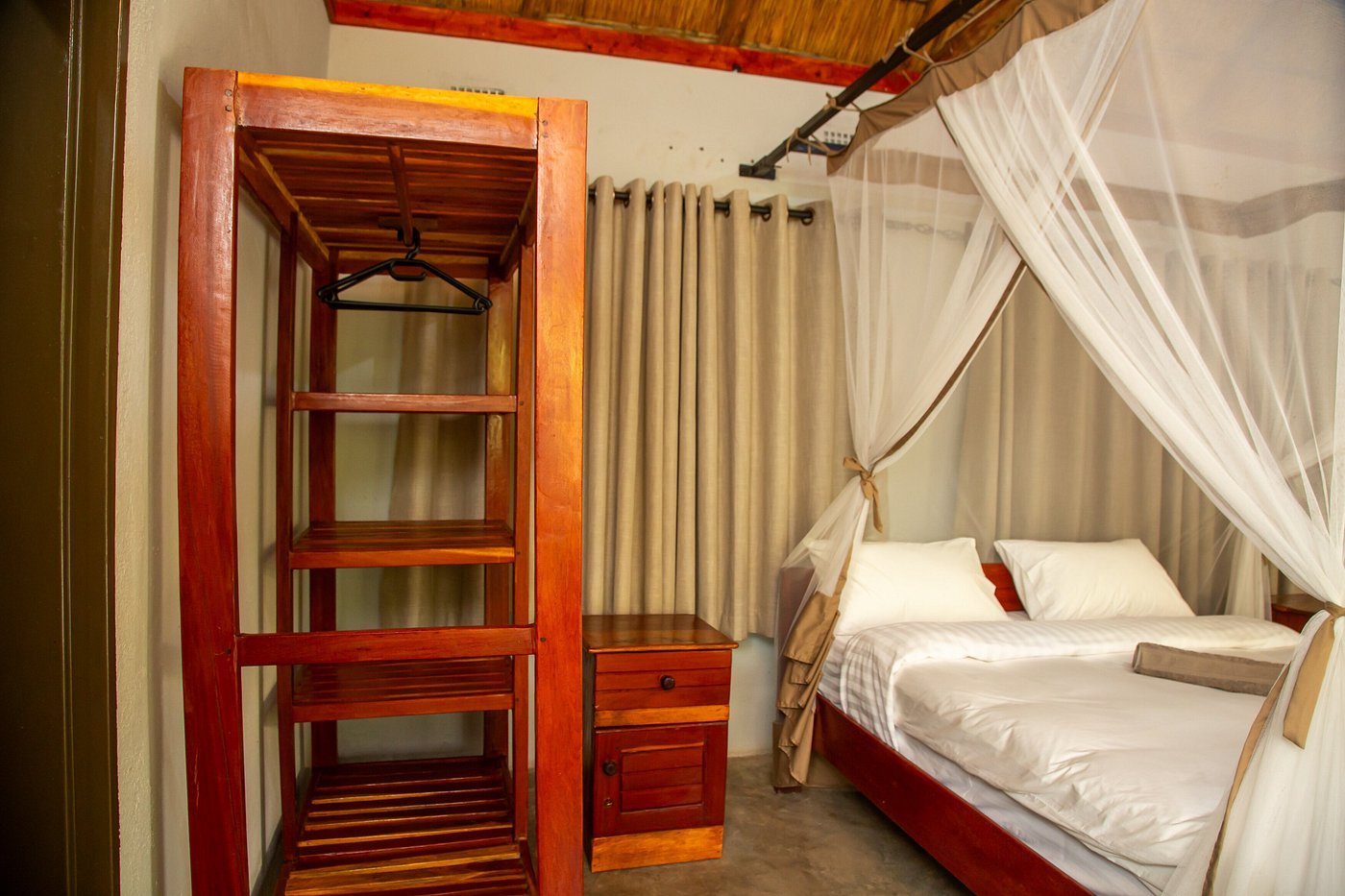 Oxpecker Safaris Lodge